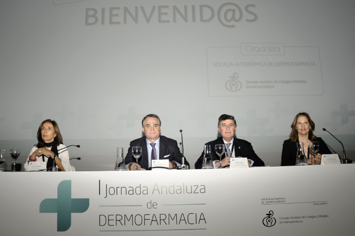 “LA DERMOFARMACIA NO ES VENDER CREMAS: ES UN SERVICIO GENUINAMENTE FARMACÉUTICO ORIENTADO AL CUIDADO DE LA PIEL DE LOS PACIENTES" “LA DERMOFARMACIA NO ES VENDER CREMAS: ES UN SERVICIO GENUINAMENTE FARMACÉUTICO ORIENTADO AL CUIDADO DE LA PIEL DE LOS PACIENTES"