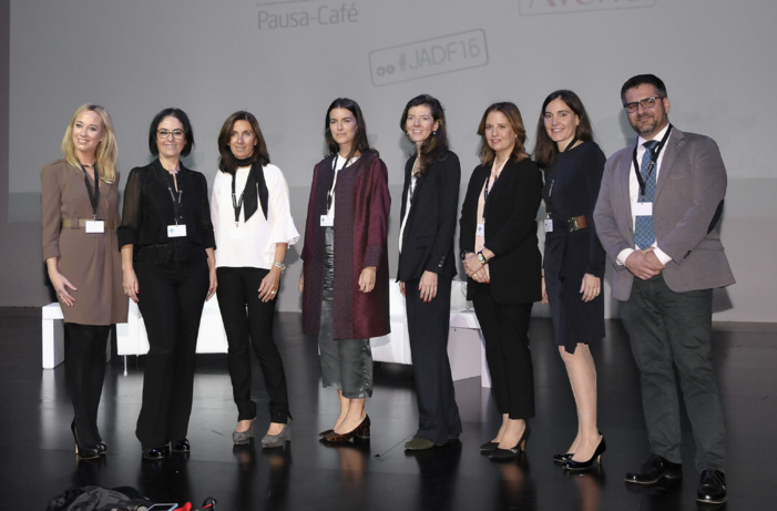 “LA DERMOFARMACIA NO ES VENDER CREMAS: ES UN SERVICIO GENUINAMENTE FARMACÉUTICO ORIENTADO AL CUIDADO DE LA PIEL DE LOS PACIENTES" “LA DERMOFARMACIA NO ES VENDER CREMAS: ES UN SERVICIO GENUINAMENTE FARMACÉUTICO ORIENTADO AL CUIDADO DE LA PIEL DE LOS PACIENTES"