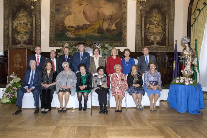 Distinción Insignias de Oro a los colegiados que han cumplido 40 años de colegiación Distinción Insignias de Oro a los colegiados que han cumplido 40 años de colegiación