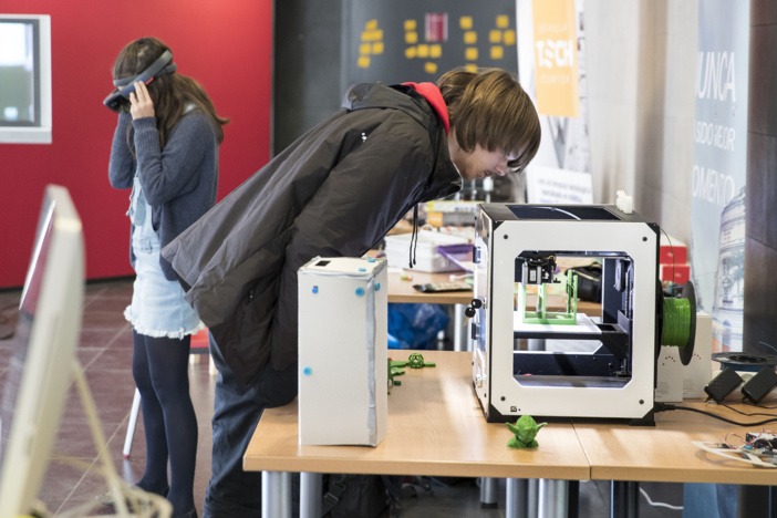 NOTA DE PRENSA: ESTUDIANTES SEVILLANOS DE SECUNDARIA IDEAN SOLUCIONES TECNOLÓGICAS DE VANGUARDIA PARA LOS PROBLEMAS DE ESPACIO Y ENERGÍA QUE SEVILLA AFRONTARÁ EN LA PRÓXIMA DÉCADA NOTA DE PRENSA: ESTUDIANTES SEVILLANOS DE SECUNDARIA IDEAN SOLUCIONES TECNOLÓGICAS DE VANGUARDIA PARA LOS PROBLEMAS DE ESPACIO Y ENERGÍA QUE SEVILLA AFRONTARÁ EN LA PRÓXIMA DÉCADA