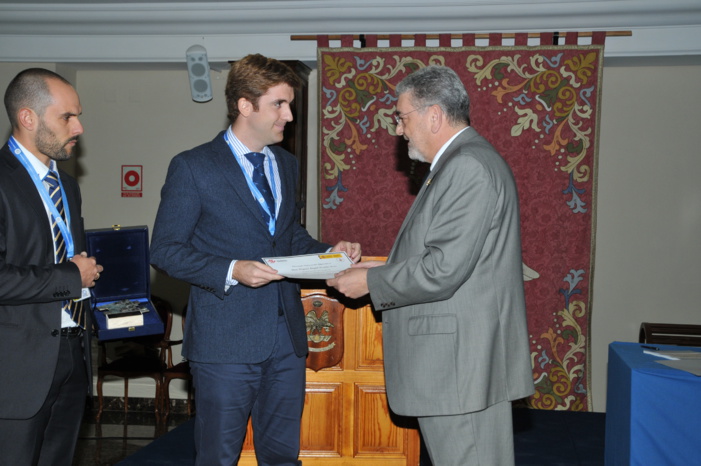 FADA-CATEC RECIBE EL PREMIO “ANTONIO TORRES” DEL IV CONGRESO NACIONAL DE I+D EN DEFENSA Y SEGURIDAD POR EL DESARROLLO DEL PRIMER ROBOT AÉREO CON BRAZOS CAPAZ DE REALIZAR MANIPULACIONES COMPLEJAS FADA-CATEC RECIBE EL PREMIO “ANTONIO TORRES” DEL IV CONGRESO NACIONAL DE I+D EN DEFENSA Y SEGURIDAD POR EL DESARROLLO DEL PRIMER ROBOT AÉREO CON BRAZOS CAPAZ DE REALIZAR MANIPULACIONES COMPLEJAS