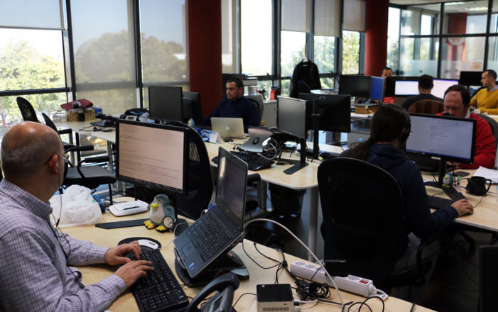 SOLUTIA IT amplía sus instalaciones y abre nueva sede corporativa en el Parque Científico y Tecnológico Cartuja SOLUTIA IT amplía sus instalaciones y abre nueva sede corporativa en el Parque Científico y Tecnológico Cartuja