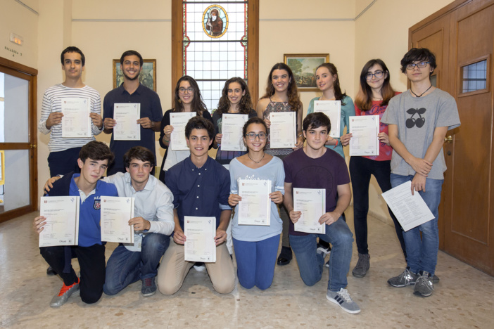 NOTA DE PRENSA: 18 ALUMNOS OBTIENEN EL DIPLOMA PROFICIENCY (C2), LA MÁXIMA CERTIFICACIÓN EN INGLÉS CON LA QUE LA UNIVERSIDAD DE CAMBRIDGE RECONOCE SU COMPETENCIA BILINGÜE COMPLETA NOTA DE PRENSA: 18 ALUMNOS OBTIENEN EL DIPLOMA PROFICIENCY (C2), LA MÁXIMA CERTIFICACIÓN EN INGLÉS CON LA QUE LA UNIVERSIDAD DE CAMBRIDGE RECONOCE SU COMPETENCIA BILINGÜE COMPLETA