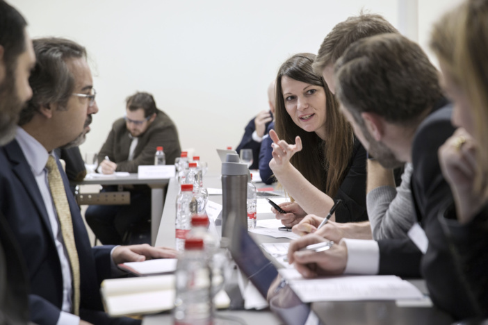 NOTA DE PRENSA: CENTROS PRIVADOS Y PÚBLICOS, EMPRESAS TECNOLÓGICAS E INSTITUCIONES EDUCATIVAS DEBATEN EN SEVILLA SOBRE LA APLICACIÓN DE LA TECNOLOGÍA EN LA EDUCACIÓN NOTA DE PRENSA: CENTROS PRIVADOS Y PÚBLICOS, EMPRESAS TECNOLÓGICAS E INSTITUCIONES EDUCATIVAS DEBATEN EN SEVILLA SOBRE LA APLICACIÓN DE LA TECNOLOGÍA EN LA EDUCACIÓN