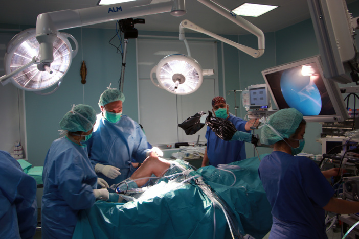 Aplican por primera vez en España el uso de la inteligencia artificial y realidad virtual para corregir la deslineación de una pierna y prevenir la aparición de artrosis de rodilla Aplican por primera vez en España el uso de la inteligencia artificial y realidad virtual para corregir la deslineación de una pierna y prevenir la aparición de artrosis de rodilla