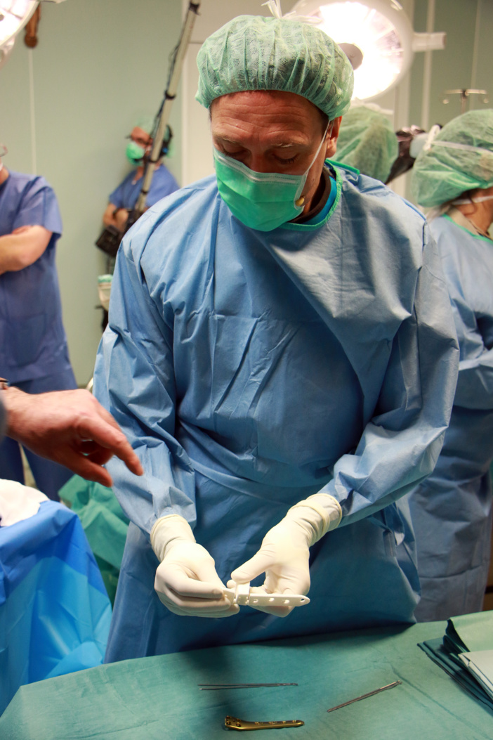 Aplican por primera vez en España el uso de la inteligencia artificial y realidad virtual para corregir la deslineación de una pierna y prevenir la aparición de artrosis de rodilla Aplican por primera vez en España el uso de la inteligencia artificial y realidad virtual para corregir la deslineación de una pierna y prevenir la aparición de artrosis de rodilla