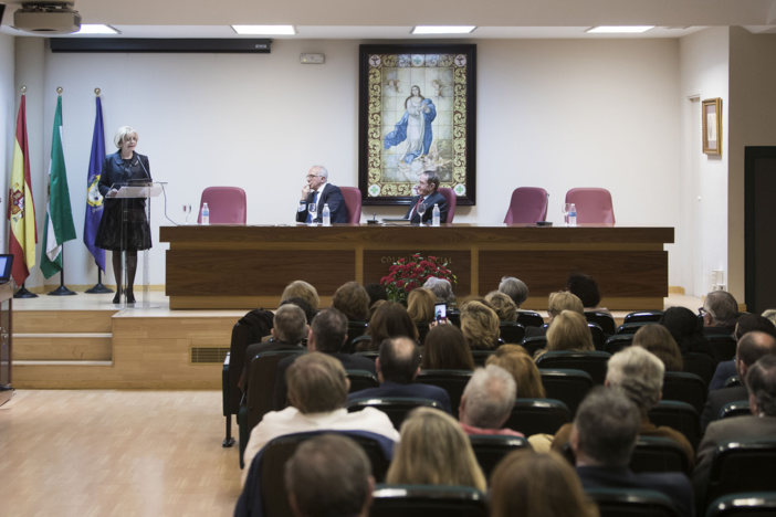 Un pregón basado en el rezo del Rosario, antesala de la Semana Santa de Sevilla en el Colegio de Farmacéuticos Un pregón basado en el rezo del Rosario, antesala de la Semana Santa de Sevilla en el Colegio de Farmacéuticos