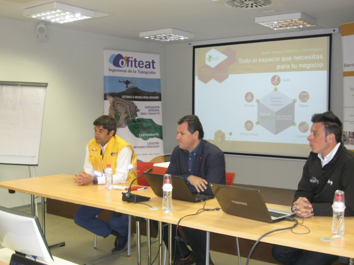 NOTA DE PRENSA: INAUGURADO EL CURSO DE AGRICULTURA DE PRECISIÓN CON DRONES QUE OFITEAT IMPARTIRÁ EN GEOLIT NOTA DE PRENSA: INAUGURADO EL CURSO DE AGRICULTURA DE PRECISIÓN CON DRONES QUE OFITEAT IMPARTIRÁ EN GEOLIT