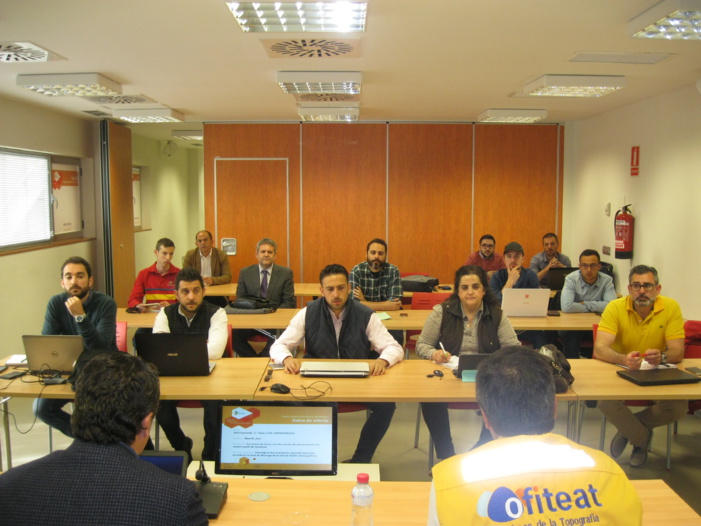 NOTA DE PRENSA: INAUGURADO EL CURSO DE AGRICULTURA DE PRECISIÓN CON DRONES QUE OFITEAT IMPARTIRÁ EN GEOLIT NOTA DE PRENSA: INAUGURADO EL CURSO DE AGRICULTURA DE PRECISIÓN CON DRONES QUE OFITEAT IMPARTIRÁ EN GEOLIT