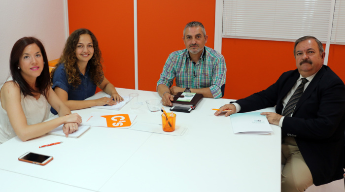 CIUDADANOS SE COMPROMETE A COLABORAR CON APADGE PARA DEFENDER Y PONER EN VALOR LA FIGURA DEL GESTOR ENERGÉTICO CIUDADANOS SE COMPROMETE A COLABORAR CON APADGE PARA DEFENDER Y PONER EN VALOR LA FIGURA DEL GESTOR ENERGÉTICO