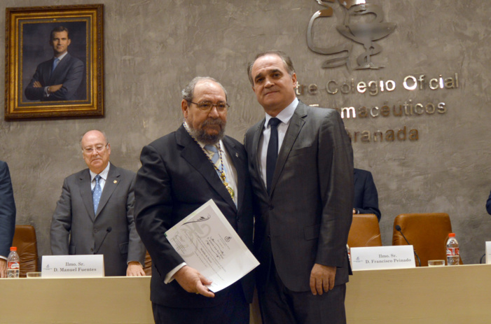 La Farmacia andaluza otorga su máxima distinción al granadino Antonio José Ruiz Moya, antiguo presidente del Colegio de Farmacéuticos de Ceuta