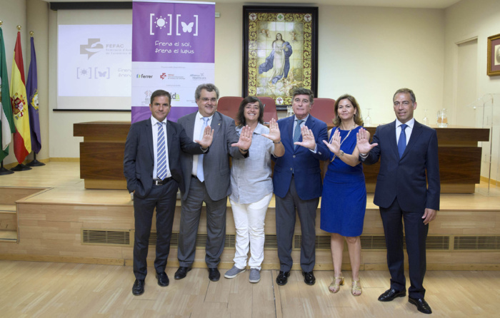 Las farmacias sevillanas serán las primeras de Andalucía en ofrecer fotoprotectores a precio reducido para los pacientes de lupus Las farmacias sevillanas serán las primeras de Andalucía en ofrecer fotoprotectores a precio reducido para los pacientes de lupus