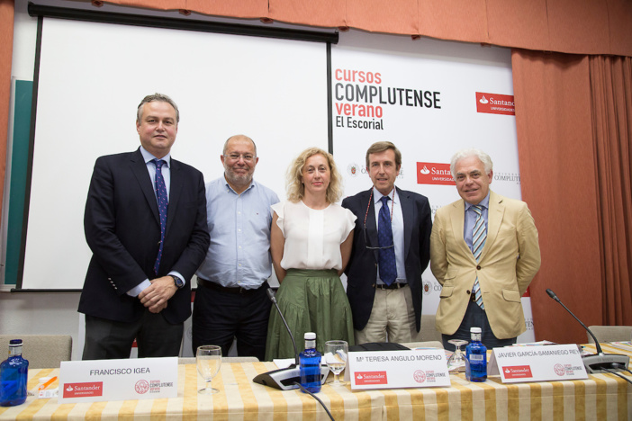 Expertos y pacientes piden a los grupos parlamentarios "un paso al frente" para acabar con la hepatitis C en poblaciones de alto riesgo Expertos y pacientes piden a los grupos parlamentarios "un paso al frente" para acabar con la hepatitis C en poblaciones de alto riesgo