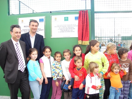 SALTERAS INAUGURA SUS NUEVAS INSTALACIONES DEPORTIVAS DESTINADAS A LA PRÁCTICA DE PADEL SALTERAS INAUGURA SUS NUEVAS INSTALACIONES DEPORTIVAS DESTINADAS A LA PRÁCTICA DE PADEL