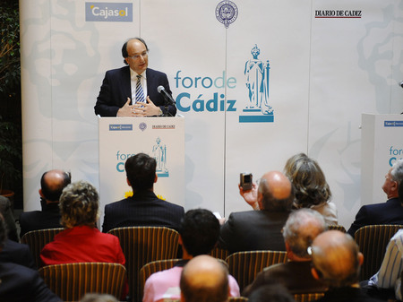 PETER CARUANA SEÑALA QUE “A GIBRALTAR HAY QUE BUSCARLE UNA SOLUCIÓN ACORDE CON LOS TIEMPOS DEMOCRÁTICOS EN QUE VIVIMOS” PETER CARUANA SEÑALA QUE “A GIBRALTAR HAY QUE BUSCARLE UNA SOLUCIÓN ACORDE CON LOS TIEMPOS DEMOCRÁTICOS EN QUE VIVIMOS”