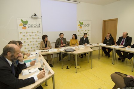 EXPERTOS REUNIDOS EN GEOLIT SOSTIENEN QUE EL NUEVO MODELO PRODUCTIVO REQUIERE TAMBIÉN UN NUEVO MODELO ENERGÉTICO EXPERTOS REUNIDOS EN GEOLIT SOSTIENEN QUE EL NUEVO MODELO PRODUCTIVO REQUIERE TAMBIÉN UN NUEVO MODELO ENERGÉTICO