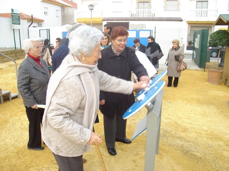 SALTERAS ESTRENA SU NUEVO PARQUE MUNICIPAL DE MAYORES, QUE FOMENTARÁ EL EJERCICIO FÍSICO Y EL DEPORTE ENTRE LA TERCERA EDAD SALTERAS ESTRENA SU NUEVO PARQUE MUNICIPAL DE MAYORES, QUE FOMENTARÁ EL EJERCICIO FÍSICO Y EL DEPORTE ENTRE LA TERCERA EDAD