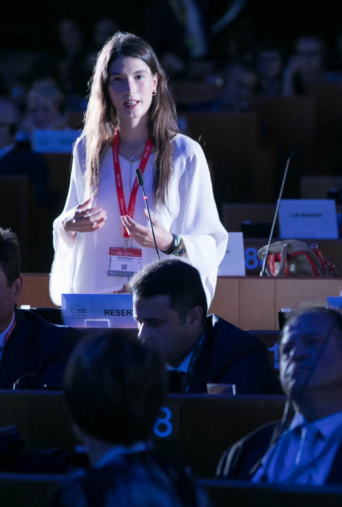 NOTA DE PRENSA: LA SEVILLANA SOFÍA RODRÍGUEZ PASCUAL, ALUMNA DE 2º DE BACHILLERATO DEL COLEGIO, SELECCIONADA PARA REPRESENTAR A LOS JÓVENES EUROPEOS ANTE EL PARLAMENTO EUROPEO NOTA DE PRENSA: LA SEVILLANA SOFÍA RODRÍGUEZ PASCUAL, ALUMNA DE 2º DE BACHILLERATO DEL COLEGIO, SELECCIONADA PARA REPRESENTAR A LOS JÓVENES EUROPEOS ANTE EL PARLAMENTO EUROPEO