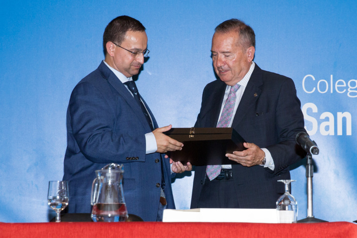 NOTA DE PRENSA: EDUARDO MARTÍNEZ MOYA, ARQUITECTO DE CAIXAFORUM Y DE LAS REFORMAS DE LA GIRALDA Y LAS ATARAZANAS, NOMBRADO SOCIO DE HONOR DE LA ASOCIACIÓN DE ANTIGUOS ALUMNOS DEL COLEGIO NOTA DE PRENSA: EDUARDO MARTÍNEZ MOYA, ARQUITECTO DE CAIXAFORUM Y DE LAS REFORMAS DE LA GIRALDA Y LAS ATARAZANAS, NOMBRADO SOCIO DE HONOR DE LA ASOCIACIÓN DE ANTIGUOS ALUMNOS DEL COLEGIO