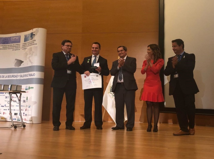 Nota informativa: El abogado sevillano Francisco José Fernández Romero, Medalla de Oro al Mérito Profesional de la Seguridad y Salud en el Trabajo Nota informativa: El abogado sevillano Francisco José Fernández Romero, Medalla de Oro al Mérito Profesional de la Seguridad y Salud en el Trabajo