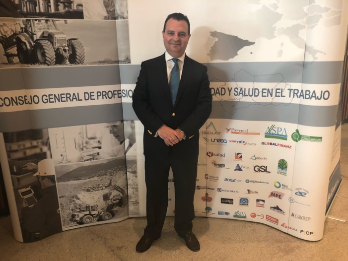 Nota informativa: El abogado sevillano Francisco José Fernández Romero, Medalla de Oro al Mérito Profesional de la Seguridad y Salud en el Trabajo Nota informativa: El abogado sevillano Francisco José Fernández Romero, Medalla de Oro al Mérito Profesional de la Seguridad y Salud en el Trabajo