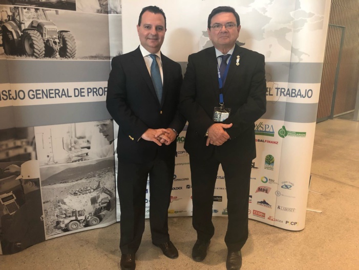 Nota informativa: El abogado sevillano Francisco José Fernández Romero, Medalla de Oro al Mérito Profesional de la Seguridad y Salud en el Trabajo Nota informativa: El abogado sevillano Francisco José Fernández Romero, Medalla de Oro al Mérito Profesional de la Seguridad y Salud en el Trabajo