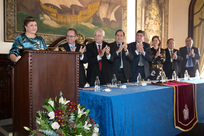 LOS FARMACÉUTICOS SEVILLANOS DISTINGUEN CON  LAS INSIGNIAS DE ORO Y PLATA A LOS FARMACÉUTICOS QUE HAN CUMPLIDO 25 Y 40 AÑOS DE COLEGIACIÓN LOS FARMACÉUTICOS SEVILLANOS DISTINGUEN CON  LAS INSIGNIAS DE ORO Y PLATA A LOS FARMACÉUTICOS QUE HAN CUMPLIDO 25 Y 40 AÑOS DE COLEGIACIÓN