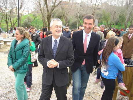 EL PRESIDENTE DE LA JUNTA DE ANDALUCÍA VISITA EL NUEVO PARQUE MEDIOAMBIENTAL DEL CHORRITO DE SALTERAS EL PRESIDENTE DE LA JUNTA DE ANDALUCÍA VISITA EL NUEVO PARQUE MEDIOAMBIENTAL DEL CHORRITO DE SALTERAS