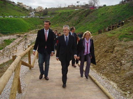 EL PRESIDENTE DE LA JUNTA DE ANDALUCÍA VISITA EL NUEVO PARQUE MEDIOAMBIENTAL DEL CHORRITO DE SALTERAS EL PRESIDENTE DE LA JUNTA DE ANDALUCÍA VISITA EL NUEVO PARQUE MEDIOAMBIENTAL DEL CHORRITO DE SALTERAS