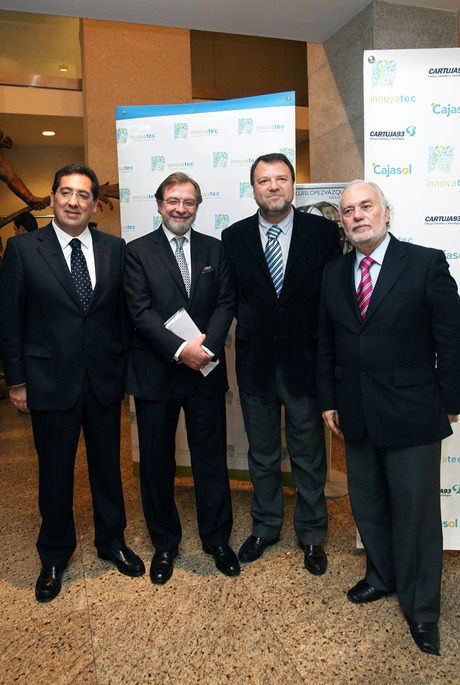 Antonio Pulido, presidente de Cajasol; Juan Luis Cebrián, consejero delegado del Grupo Prisa; Alfredo Sánchez Monteseirín, alcalde de Sevilla, e Isaías Pérez Saldaña, presidente de Cartuja 93.