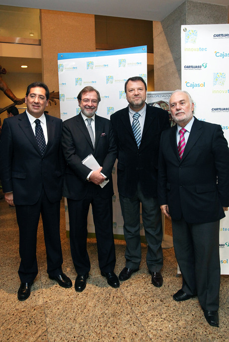 Antonio Pulido, presidente de Cajasol; Juan Luis Cebrián, consejero delegado del Grupo Prisa; Alfredo Sánchez Monteseirín, alcalde de Sevilla, e Isaías Pérez Saldaña, presidente de Cartuja 93. Antonio Pulido, presidente de Cajasol; Juan Luis Cebrián, consejero delegado del Grupo Prisa; Alfredo Sánchez Monteseirín, alcalde de Sevilla, e Isaías Pérez Saldaña, presidente de Cartuja 93.