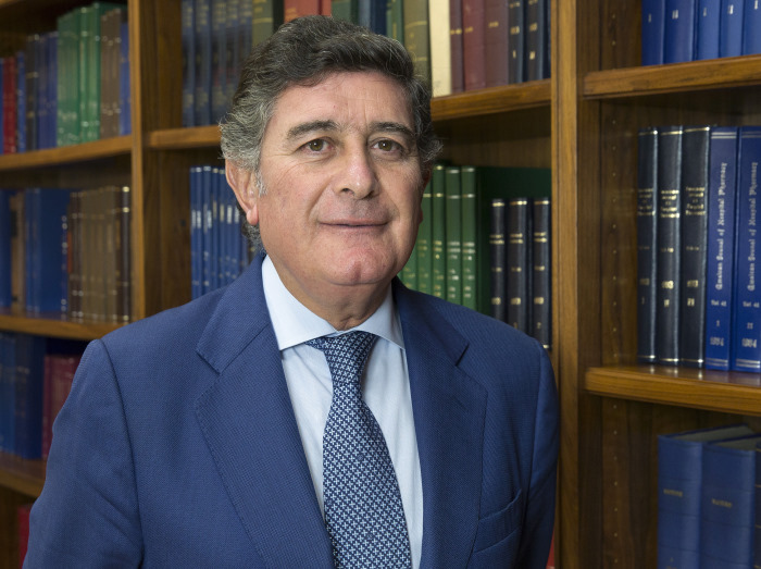El presidente del Colegio de Farmacéuticos de Sevilla, reconocido con el I Premio ‘Personajes por Andalucía’ El presidente del Colegio de Farmacéuticos de Sevilla, reconocido con el I Premio ‘Personajes por Andalucía’