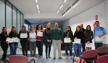 El Ayuntamiento de Valencina entrega ayudas al estudio a cerca de una veintena de personas El Ayuntamiento de Valencina entrega ayudas al estudio a cerca de una veintena de personas