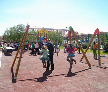 SALTERAS ESTRENA UN NUEVO PARQUE INFANTIL Y DE OCIO EN LA URBANIZACIÓN VILLAS BLANCAS SALTERAS ESTRENA UN NUEVO PARQUE INFANTIL Y DE OCIO EN LA URBANIZACIÓN VILLAS BLANCAS