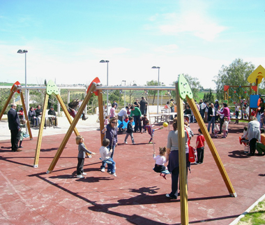 SALTERAS ESTRENA UN NUEVO PARQUE INFANTIL Y DE OCIO EN LA URBANIZACIÓN VILLAS BLANCAS SALTERAS ESTRENA UN NUEVO PARQUE INFANTIL Y DE OCIO EN LA URBANIZACIÓN VILLAS BLANCAS