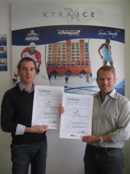 XTRAICE PRIMERA EMPRESA DE HIELO ECOLÓGICO DEL MUNDO EN CONSEGUIR LA CERTIFICACIÓN DE CALIDAD ISO 9001 Y DE MEDIOAMBIENTE ISO14001 XTRAICE PRIMERA EMPRESA DE HIELO ECOLÓGICO DEL MUNDO EN CONSEGUIR LA CERTIFICACIÓN DE CALIDAD ISO 9001 Y DE MEDIOAMBIENTE ISO14001