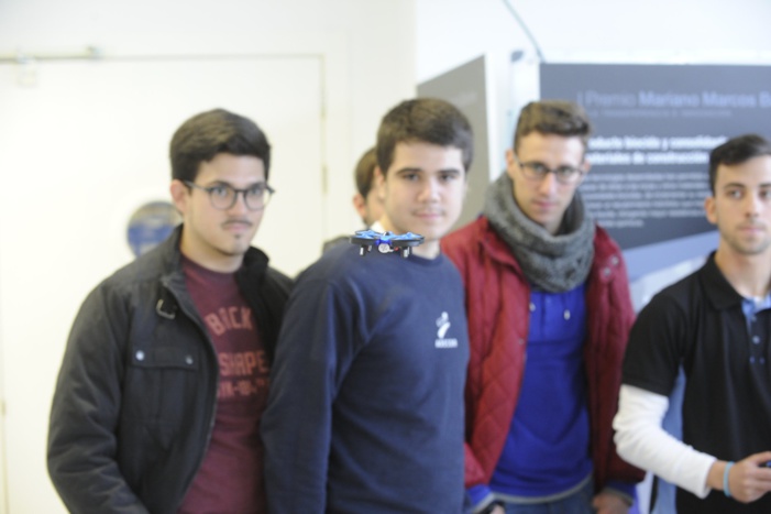 Más de 200 alumnos de ingeniería aeroespacial y otras ramas de ingeniería de Cádiz conocen de cerca la realidad del sector aeroespacial en el “Evento COSMOS”, patrocinado por FADA-CATEC Más de 200 alumnos de ingeniería aeroespacial y otras ramas de ingeniería de Cádiz conocen de cerca la realidad del sector aeroespacial en el “Evento COSMOS”, patrocinado por FADA-CATEC