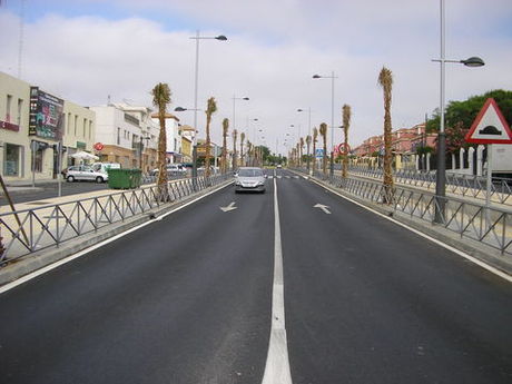 EL AYUNTAMIENTO DE SALTERAS FINALIZA LA ADECUACIÓN Y MEJORA DE LOS ACCESOS DE LA CARRETERA A-8077 QUE CONECTA CON EL NUEVO APEADERO DEL TREN DE CERCANÍAS DE SEVILLA EL AYUNTAMIENTO DE SALTERAS FINALIZA LA ADECUACIÓN Y MEJORA DE LOS ACCESOS DE LA CARRETERA A-8077 QUE CONECTA CON EL NUEVO APEADERO DEL TREN DE CERCANÍAS DE SEVILLA