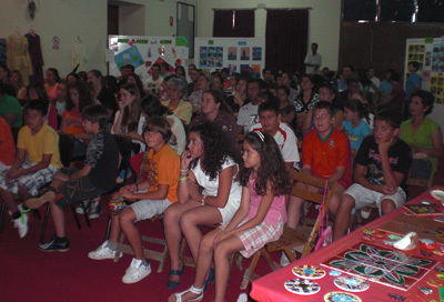MÁS DE 85 JÓVENES DE SALTERAS SE FORMAN Y ENTRETIENEN CON LOS TALLERES E INICIATIVAS DEL PROGRAMA RIBETE DURANTE EL CURSO 2009-2010 MÁS DE 85 JÓVENES DE SALTERAS SE FORMAN Y ENTRETIENEN CON LOS TALLERES E INICIATIVAS DEL PROGRAMA RIBETE DURANTE EL CURSO 2009-2010