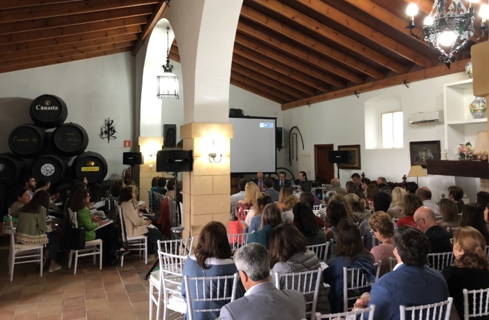 La farmacia comunitaria, pieza esencial para conseguir resultados relevantes en la nutrición de la población española La farmacia comunitaria, pieza esencial para conseguir resultados relevantes en la nutrición de la población española