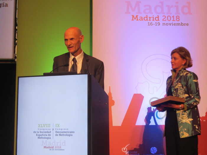 Nota de prensa - Juan Carlos Izpisúa: “Hemos logrado reprogramar las células del riñón en ratones para retrasar su envejecimiento, pero aún nos queda para poder aplicarlo en seres humanos” Nota de prensa - Juan Carlos Izpisúa: “Hemos logrado reprogramar las células del riñón en ratones para retrasar su envejecimiento, pero aún nos queda para poder aplicarlo en seres humanos”