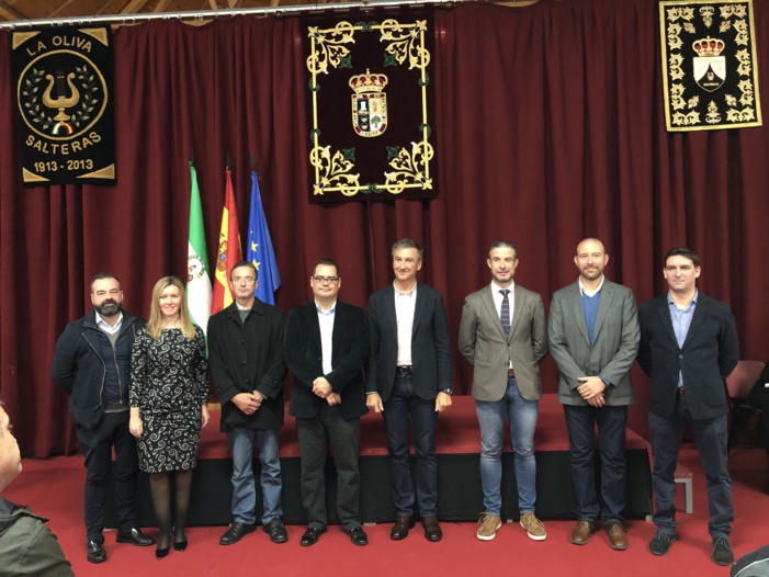 Las bandas de música de la Oliva y el Carmen de Salteras graban por vez primera un disco conjunto con piezas dedicadas a su localidad Las bandas de música de la Oliva y el Carmen de Salteras graban por vez primera un disco conjunto con piezas dedicadas a su localidad