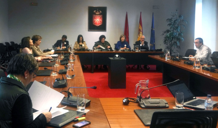 Nefrólogos y pacientes presentan a la Comisión de Salud del Parlamento de Navarra sus iniciativas para la mejora de la prevención, diagnóstico y tratamiento de la enfermedad renal crónica Nefrólogos y pacientes presentan a la Comisión de Salud del Parlamento de Navarra sus iniciativas para la mejora de la prevención, diagnóstico y tratamiento de la enfermedad renal crónica