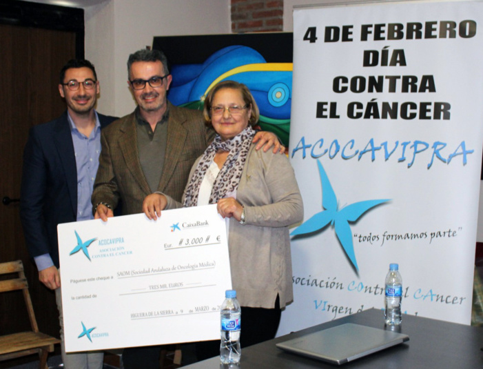 La asociación onubense ACOCAVIPRA aporta un donativo de 3.000 euros a la Sociedad Andaluza de Oncología Médica para fomentar la investigación sobre el cáncer La asociación onubense ACOCAVIPRA aporta un donativo de 3.000 euros a la Sociedad Andaluza de Oncología Médica para fomentar la investigación sobre el cáncer