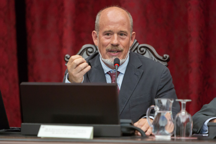 El paleontólogo Ignacio Martínez Mendizábal destaca que el ser humano ha conseguido dominar el planeta gracias a “su capacidad tecnológica y de cooperación” El paleontólogo Ignacio Martínez Mendizábal destaca que el ser humano ha conseguido dominar el planeta gracias a “su capacidad tecnológica y de cooperación”