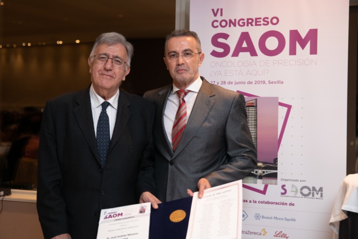La Sociedad Andaluza de Oncología Médica entrega su premio honorífico al doctor José Andrés Moreno Nogueira, referente en el tratamiento del cáncer en España