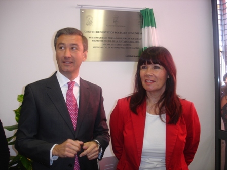 LA CONSEJERA PARA LA IGUALDAD Y BIENESTAR SOCIAL INAUGURA EL NUEVO CENTRO DE SERVICIOS SOCIALES DE SALTERAS LA CONSEJERA PARA LA IGUALDAD Y BIENESTAR SOCIAL INAUGURA EL NUEVO CENTRO DE SERVICIOS SOCIALES DE SALTERAS