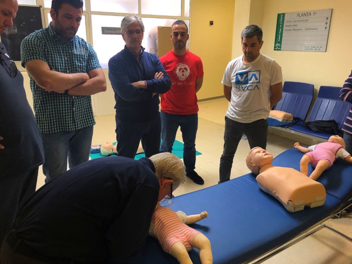 NOTA DE PRENSA: LOS FALLECIMIENTOS EN ANDALUCÍA POR PARADA CARDIORRESPIRATORIA SÚBITA DESCIENDEN CASI UN 10% EN EL ÚLTIMO AÑO A PESAR DE CONTAR EN ESPAÑA CON MENOS DESFIBRILADORES Y FORMACIÓN EN LA POBLACIÓN QUE LOS PAÍSES DE SU ENTORNO NOTA DE PRENSA: LOS FALLECIMIENTOS EN ANDALUCÍA POR PARADA CARDIORRESPIRATORIA SÚBITA DESCIENDEN CASI UN 10% EN EL ÚLTIMO AÑO A PESAR DE CONTAR EN ESPAÑA CON MENOS DESFIBRILADORES Y FORMACIÓN EN LA POBLACIÓN QUE LOS PAÍSES DE SU ENTORNO