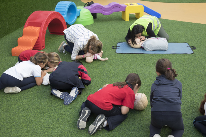 NOTA DE PRENSA: ALUMNOS DEL COLEGIO INTERNACIONAL DE SEVILLA SAN FRANCISCO DE PAULA CELEBRAN EL DÍA EUROPEO DE LA CONCIENCIACIÓN DEL PARO CARDÍACO APRENDIENDO TÉCNICAS DE REANIMACIÓN CARDIOPULMONAR NOTA DE PRENSA: ALUMNOS DEL COLEGIO INTERNACIONAL DE SEVILLA SAN FRANCISCO DE PAULA CELEBRAN EL DÍA EUROPEO DE LA CONCIENCIACIÓN DEL PARO CARDÍACO APRENDIENDO TÉCNICAS DE REANIMACIÓN CARDIOPULMONAR
