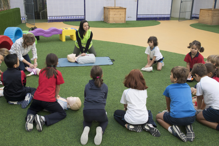 NOTA DE PRENSA: ALUMNOS DEL COLEGIO INTERNACIONAL DE SEVILLA SAN FRANCISCO DE PAULA CELEBRAN EL DÍA EUROPEO DE LA CONCIENCIACIÓN DEL PARO CARDÍACO APRENDIENDO TÉCNICAS DE REANIMACIÓN CARDIOPULMONAR NOTA DE PRENSA: ALUMNOS DEL COLEGIO INTERNACIONAL DE SEVILLA SAN FRANCISCO DE PAULA CELEBRAN EL DÍA EUROPEO DE LA CONCIENCIACIÓN DEL PARO CARDÍACO APRENDIENDO TÉCNICAS DE REANIMACIÓN CARDIOPULMONAR